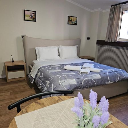 Vila Tafa Apartments Тирана Екстер'єр фото